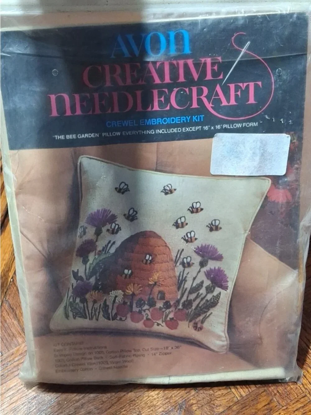 THE BEE GARDEN Crewel Embroidery Kit, Avon Creative Needlecraft, Pillow VTG
